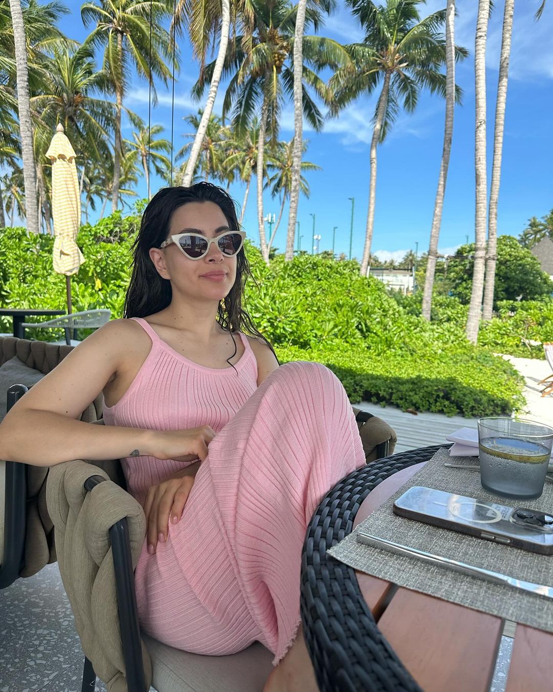 Раміна показала чесні кадри фігури без фотошопу на відпочинку з коханим-військовим